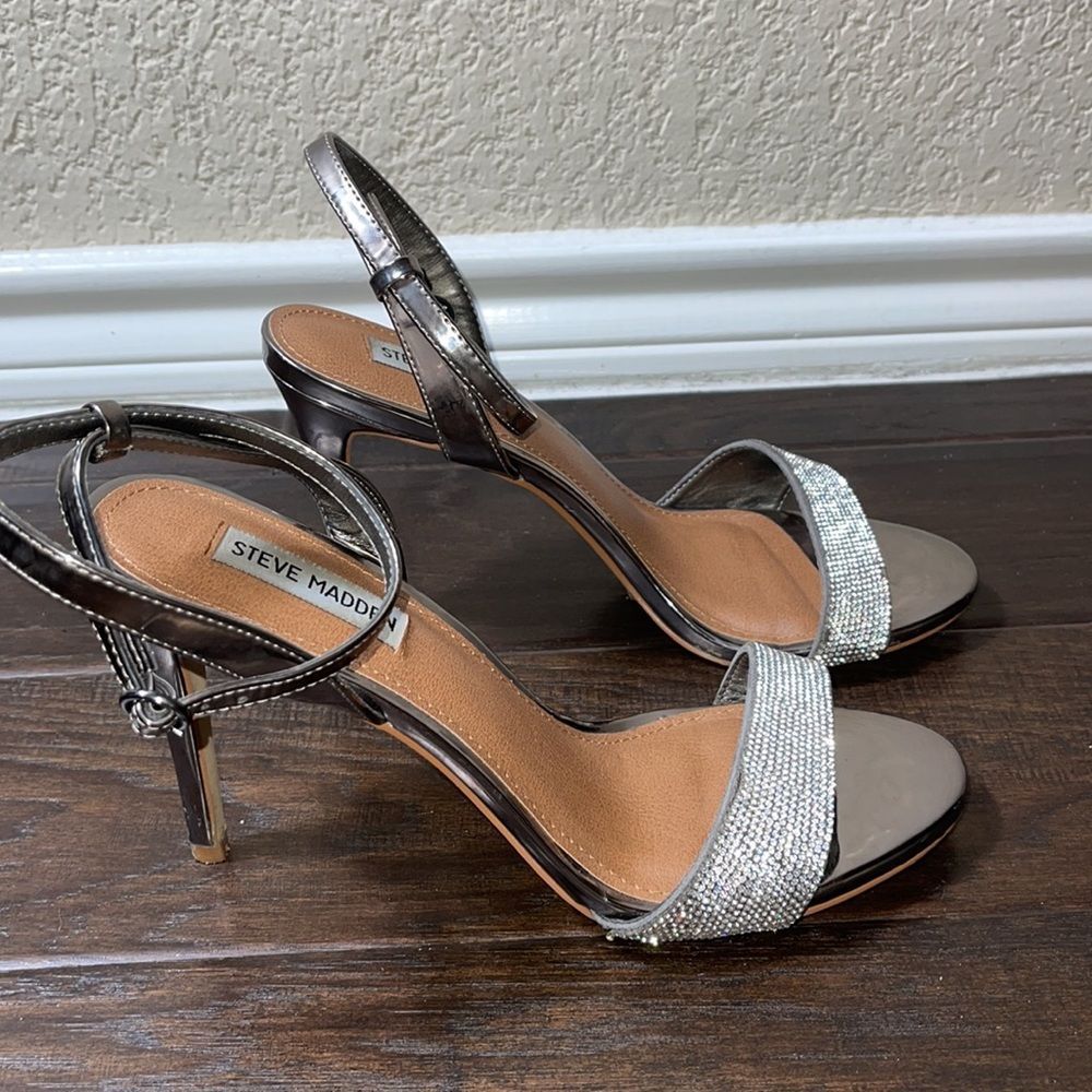 STEVE MADDEN SILVER HEELS SIZE 10 - Picture 4 of 8